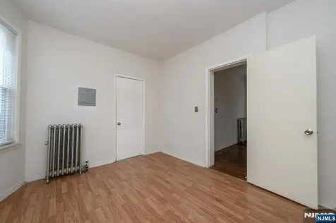 1053 Hunterdon Street Newark NJ 07112
