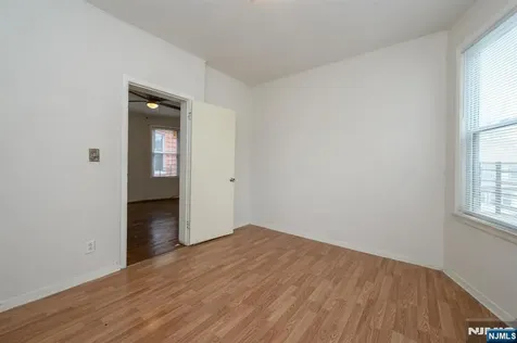 1053 Hunterdon Street Newark NJ 07112