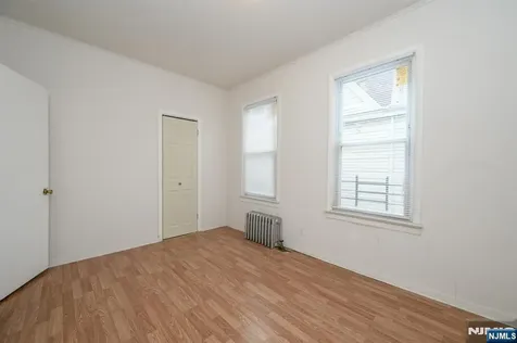 1053 Hunterdon Street Newark NJ 07112