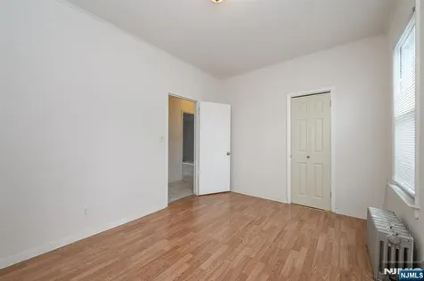 1053 Hunterdon Street Newark NJ 07112