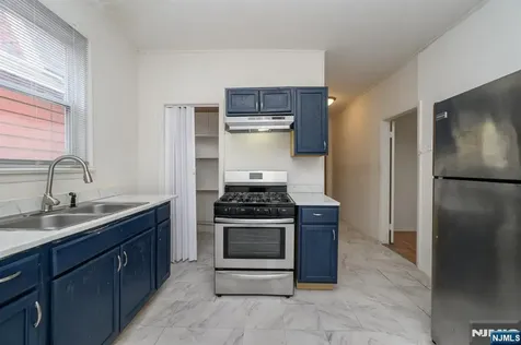 1053 Hunterdon Street Newark NJ 07112