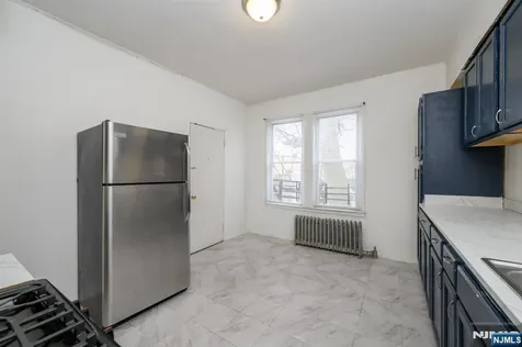 1053 Hunterdon Street Newark NJ 07112