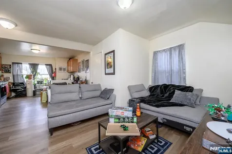 1053 Hunterdon Street Newark NJ 07112