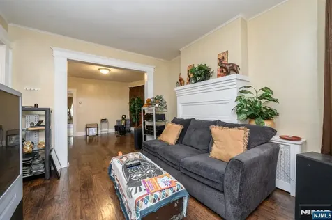 1053 Hunterdon Street Newark NJ 07112