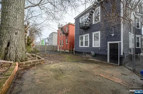1053 Hunterdon Street Newark NJ 07112