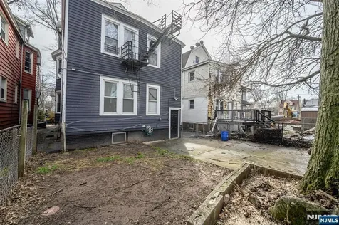 1053 Hunterdon Street Newark NJ 07112