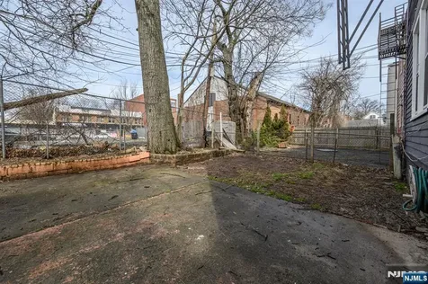 1053 Hunterdon Street Newark NJ 07112