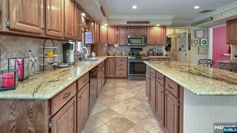6 Brentwood Court Wayne NJ 07470