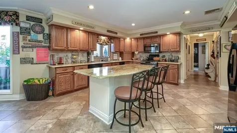 6 Brentwood Court Wayne NJ 07470