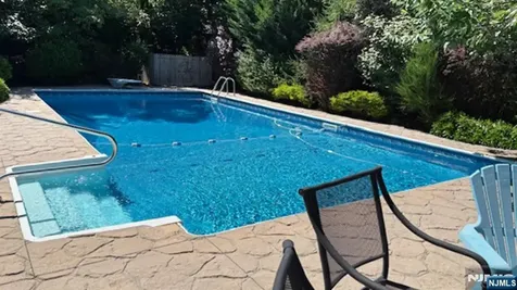 6 Brentwood Court Wayne NJ 07470