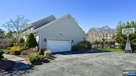 6 Brentwood Court Wayne NJ 07470