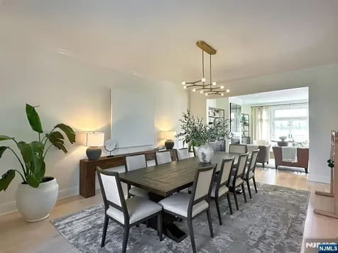 25 Moorings Lane Edgewater NJ 07020