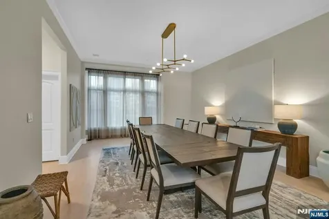 25 Moorings Lane Edgewater NJ 07020