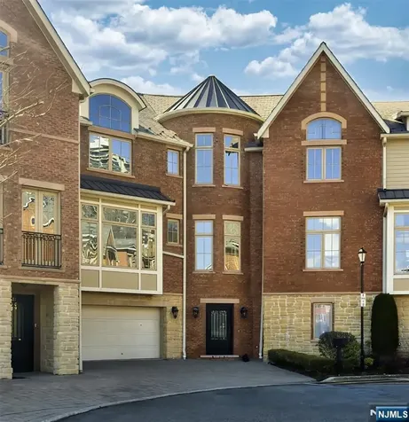 25 Moorings Lane Edgewater NJ 07020