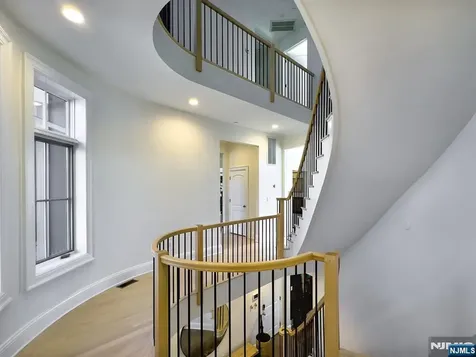 25 Moorings Lane Edgewater NJ 07020