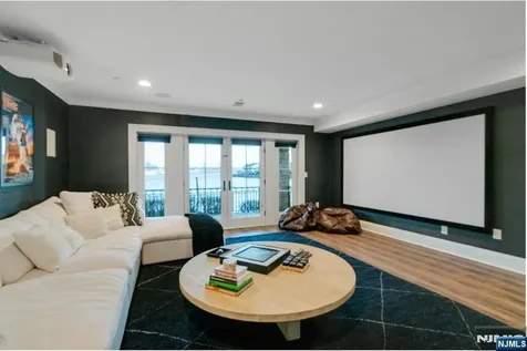 25 Moorings Lane Edgewater NJ 07020