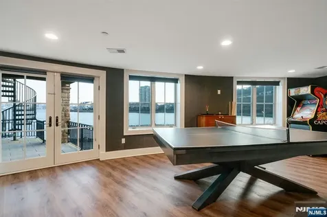 25 Moorings Lane Edgewater NJ 07020