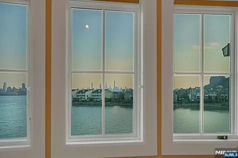 25 Moorings Lane Edgewater NJ 07020