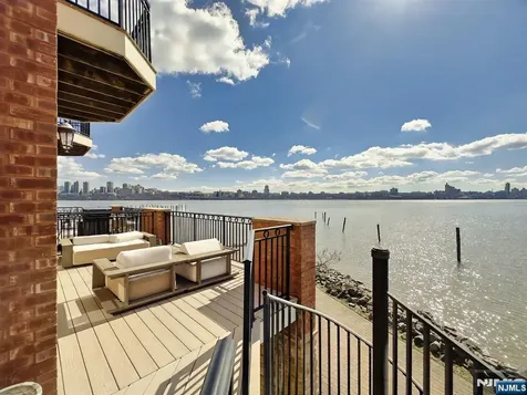 25 Moorings Lane Edgewater NJ 07020