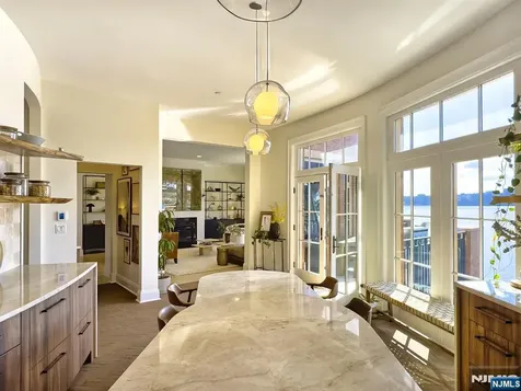 25 Moorings Lane Edgewater NJ 07020