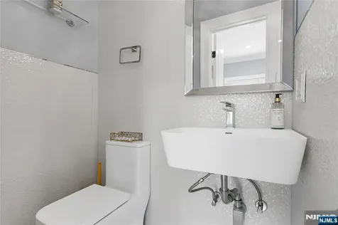 537 Spring Valley Road Paramus NJ 07652