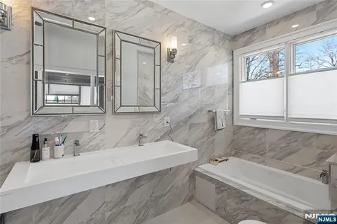537 Spring Valley Road Paramus NJ 07652