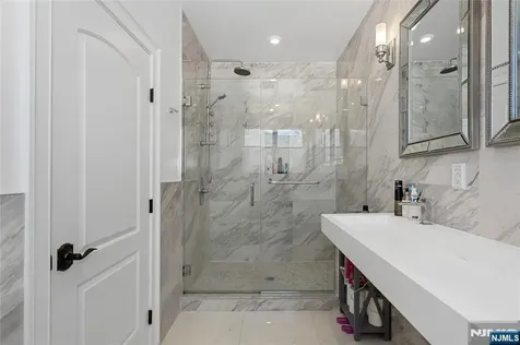 537 Spring Valley Road Paramus NJ 07652