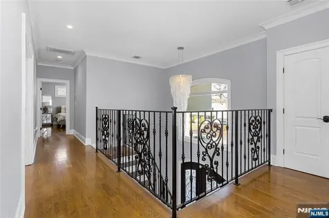 537 Spring Valley Road Paramus NJ 07652