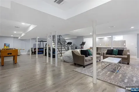 537 Spring Valley Road Paramus NJ 07652