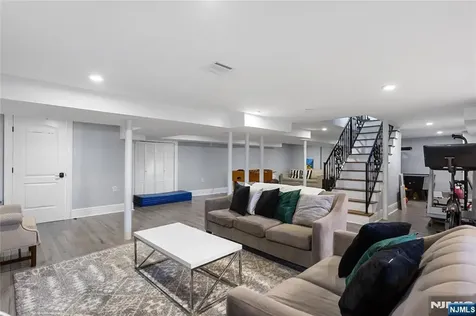 537 Spring Valley Road Paramus NJ 07652