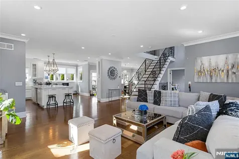 537 Spring Valley Road Paramus NJ 07652
