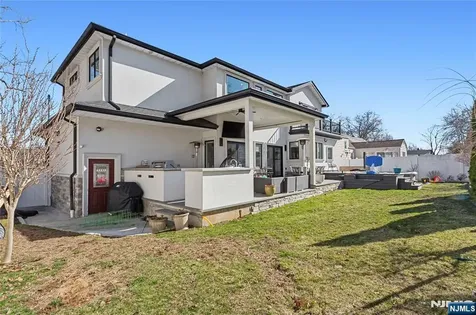 537 Spring Valley Road Paramus NJ 07652