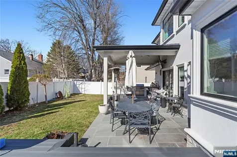 537 Spring Valley Road Paramus NJ 07652