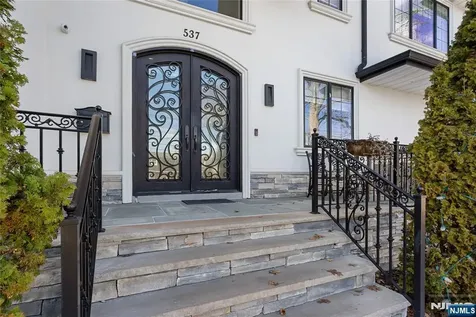 537 Spring Valley Road Paramus NJ 07652