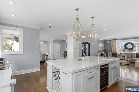 537 Spring Valley Road Paramus NJ 07652