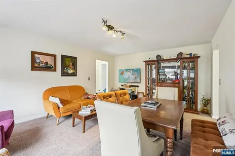 397 Oak Street Ridgefield NJ 07657