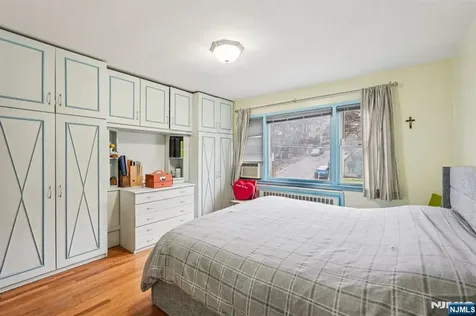 397 Oak Street Ridgefield NJ 07657