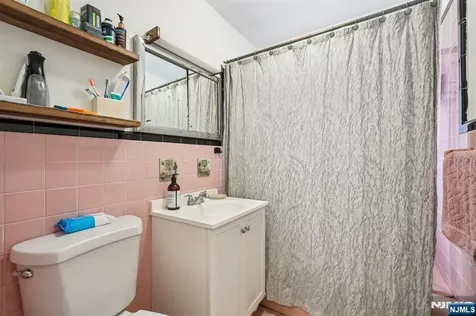 397 Oak Street Ridgefield NJ 07657