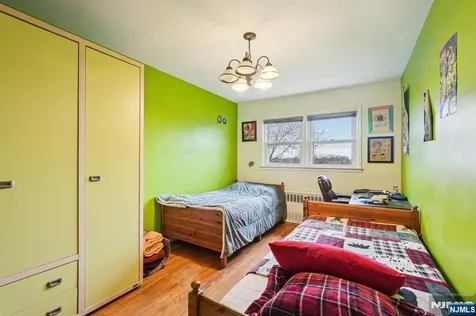 397 Oak Street Ridgefield NJ 07657