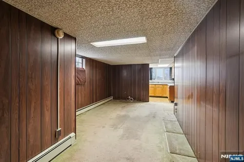397 Oak Street Ridgefield NJ 07657