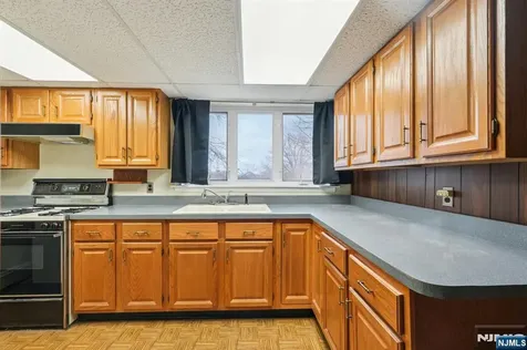397 Oak Street Ridgefield NJ 07657