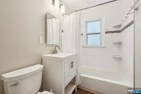 397 Oak Street Ridgefield NJ 07657