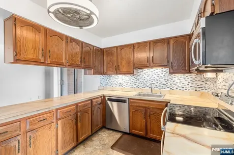1705 Harmon Cove Tower Secaucus NJ 07094