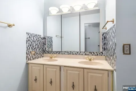 1705 Harmon Cove Tower Secaucus NJ 07094