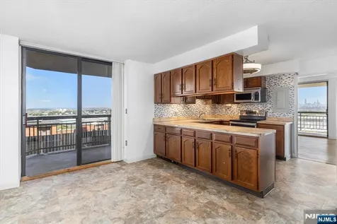 1705 Harmon Cove Tower Secaucus NJ 07094