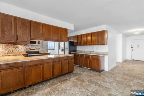 1705 Harmon Cove Tower Secaucus NJ 07094