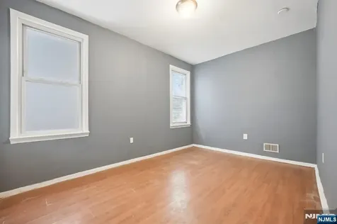 375 6th Avenue Newark NJ 07107