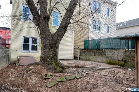 375 6th Avenue Newark NJ 07107