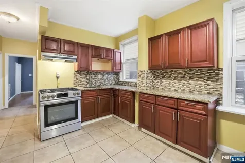 375 6th Avenue Newark NJ 07107