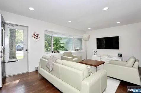 11 Evans Road Cresskill NJ 07626